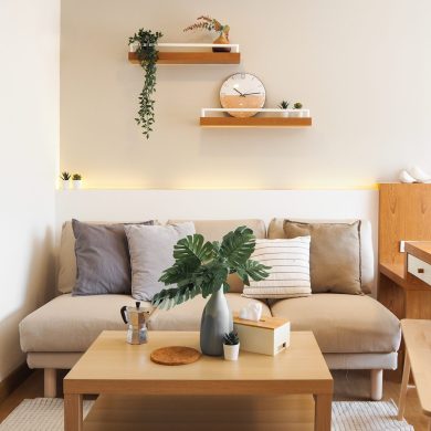 Small,Condominium,Interior,Design,Minimal,Japan,Design,White,And,Wood Tips-memilih-furniture-rumah-apartemen-minimalis-omah-mebel-jepara